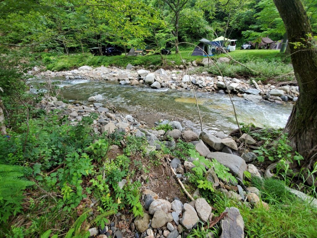 カクレハ高原キャンプ場第2キャンプ場の川